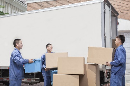 Local moving team handling access and parking challenges in Hounslow