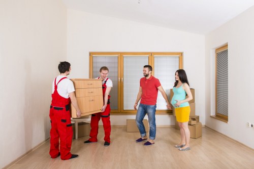 Local moving truck suitable for flats and homes in Hounslow